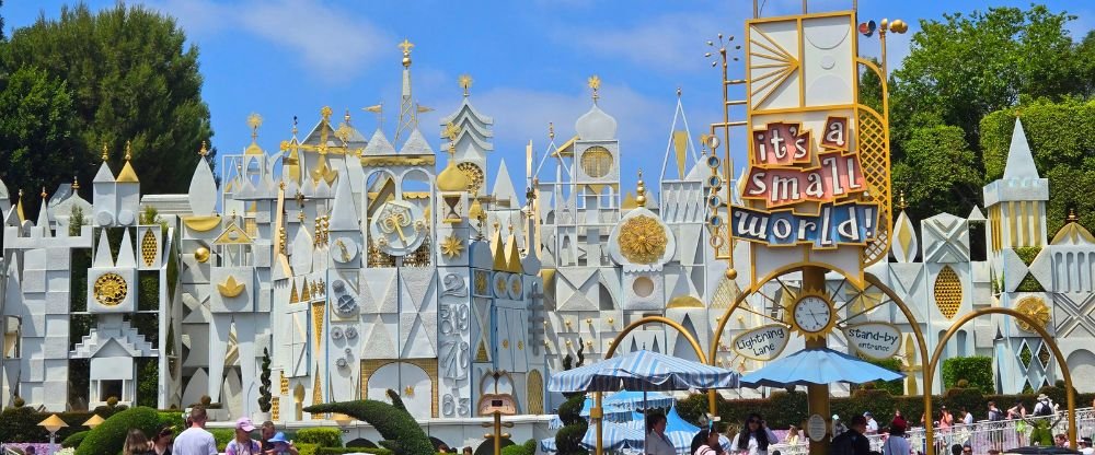 Top 24 Places in the USA to Make Your Christmas Stand Out!